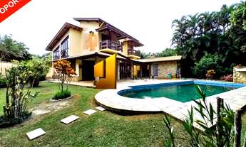 Imagem: Casa com quintal e piscina privativa em