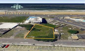 Imagem: Terreno próximo à praia e com projeto