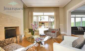 Imagem: Casa com excelentes com piscina e acabamentos