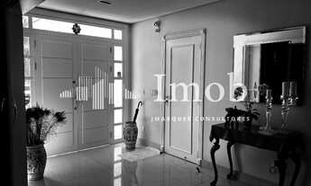 Imagem 3: Casa de Alto Padrão Com Elegância Arquitetônica em Jurerê Internacional