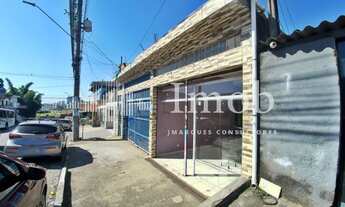 Imagem 2: SALÃO COMERCIAL AMPLO, COM DUAS CASAS NA PARTE INFERIOR