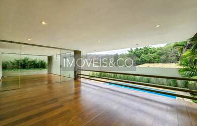 Imagem 2: Luxuosa Casa em Condomínio à Venda em São Paulo-SP, Paineiras do Morumbi: 5 Suítes, 3 Sal