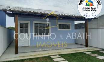 Imagem: CASAS NOVAS ENTRE A PRAIA E A LAGOA DE SAQUAREMA!