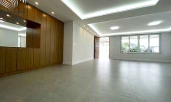 Imagem 2: 5 dormitórios, 5 suíte, 4 vagas na garagem, 380M² de Área Construída