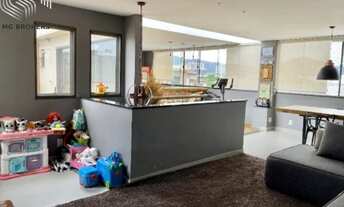 Imagem 2: 4 dormitórios, 3 suíte, 3 vagas na garagem, 214M² de Área Construída