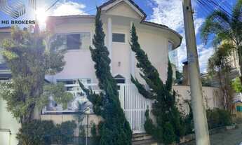 Imagem: Casa de alto padrão em condomínio na Freguesia