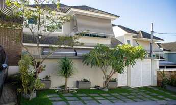 Imagem: 4 dormitórios, 3 suíte, 2 banheiro, 2