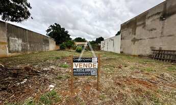 Imagem: Terreno, 525M² de Área Construída na