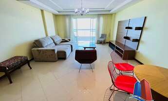 Imagem 2: Com quatro suítes espaçosas, além de uma dependência de empregada completa, este imóvel é