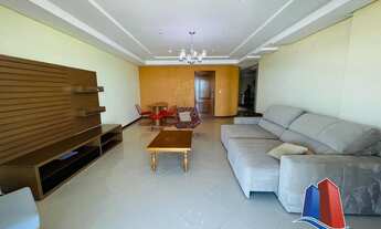 Imagem 3: Com quatro suítes espaçosas, além de uma dependência de empregada completa, este imóvel é