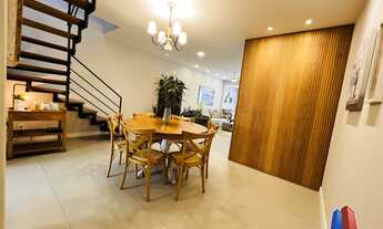 Imagem 2: Cobertura Duplex com vista para o mar. Composta por 4 quartos sendo 2 suítes.Área com chur