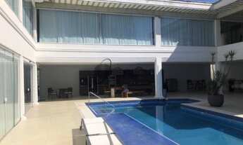 Imagem: Impressionante mansão triplex a venda no