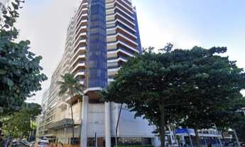 Imagem 7: Leilão de Apartamento Luxuoso em Copacabana: 4 Quartos, 2 Suítes, 1 Sala, 3 Banheiros, 4 V
