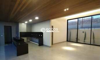 Imagem 4: Casa em condomínio fechado com 4 suítes na Zona Sul