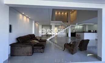 Imagem 4: Casa com 4 suítes para alugar no bairro Laranjeiras