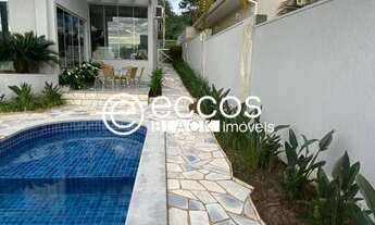 Imagem 2: Casa em condomínio em dois pavimentos com 4 suítes para venda na Zona Sul