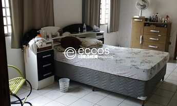 Imagem: Casa com 3 quartos para venda no bairro