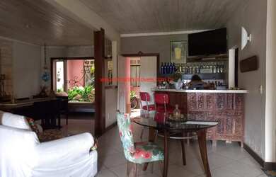 Imagem 6: Casarão Colonial a venda, com 8 suítes e localizado a apenas 100 metros da orla