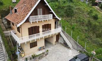 Imagem: 4 dormitórios, 2 banheiro, 2 vagas na garagem