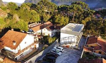 Imagem: 8 dormitórios, 8 banheiro, 10 vagas na