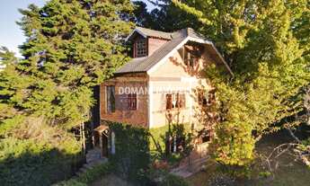 Imagem 2: CASA RESIDENCIAL em CAMPOS DO JORDÃO - SP, Região do Alto do Capivari