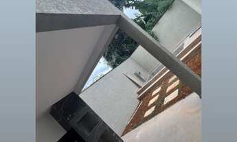 Imagem 3: Essa casa conta com uma arquitetura moderna e sofisticada