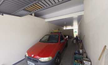 Imagem 2: Casa principal com 2 quartos sala ,cozinha ,banheiro ,garagem fechada, lavanderia ,casa fu