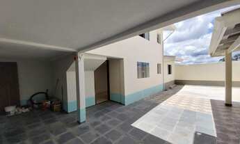 Imagem 7: Casa principal com 2 quartos sala ,cozinha ,banheiro ,garagem fechada, lavanderia ,casa fu