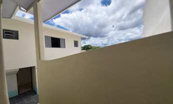 Imagem 3: Casa principal com 2 quartos sala ,cozinha ,banheiro ,garagem fechada, lavanderia ,casa fu