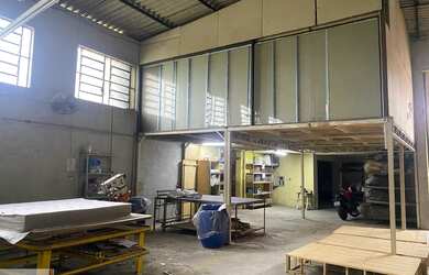 Imagem 4: Aluguel de GALPÃO comercial com 2 salas espaçosas, banheiros completo, 4 vagas de garagem