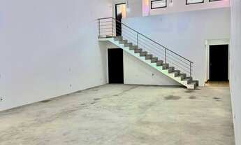 Imagem 2: Apresentamos um galpão comercial com 2 salas, 2 banheiros, 6 vagas de garagem e uma área t