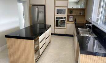 Imagem 5: Sobrado de 230m² com Piscina e Acabamentos Premium!