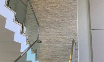 Imagem 6: Sobrado de 230m² com Piscina e Acabamentos Premium!