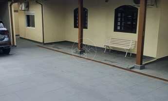 Imagem: Casa com terreno enorme