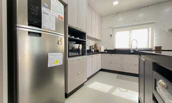 Imagem 4: Casa com móveis planejados e piscina