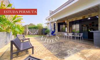 Imagem: Casa estilo industrial com amplo quintal