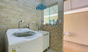 Imagem 7: Sobrado com piscina e móveis planejados