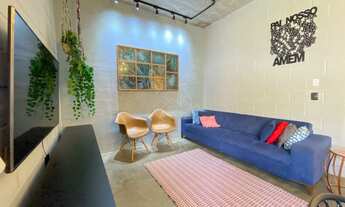 Imagem 3: Casa estilo industrial com amplo quintal com redário