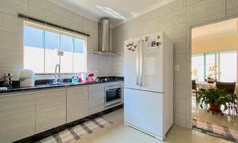 Imagem 5: Sobrado com piscina e móveis planejados