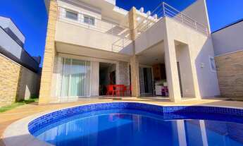 Imagem: Sobrado com móveis planejados e piscina