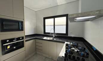 Imagem 6: Sobrado com piscina e móveis planejados