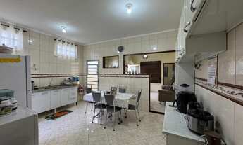 Imagem 5: Casa com suíte e garagem para dois carros