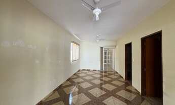 Imagem 2: Casa com três quartos, uma suíte