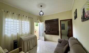 Imagem: Casa com suíte e garagem para dois carros