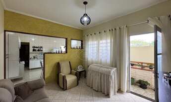 Imagem 3: Casa com suíte e garagem para dois carros