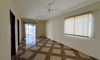 Imagem 1: Casa com três quartos, uma suíte