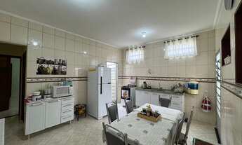 Imagem 6: Casa com suíte e garagem para dois carros