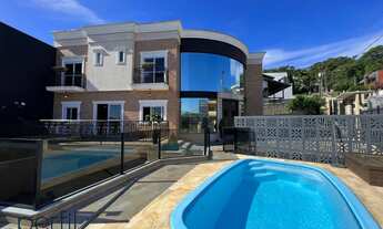 Imagem 2: Sobrado de esquina a venda com quatro suites e piscina no bairro Bom Retiro - Joinville/ S