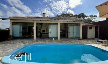 Imagem 5: Casa à venda - 2 quartos - área de festa com piscina - deck de fundos com amplo terreno