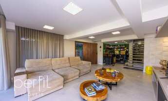 Imagem 2: Sobrado com 4 suítes e piscina no bairro Anita Garibaldi - Joinville/ SC